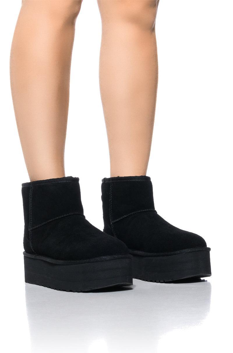 UGG W CLASSIC MINI PLATFORM BLACK Product Image