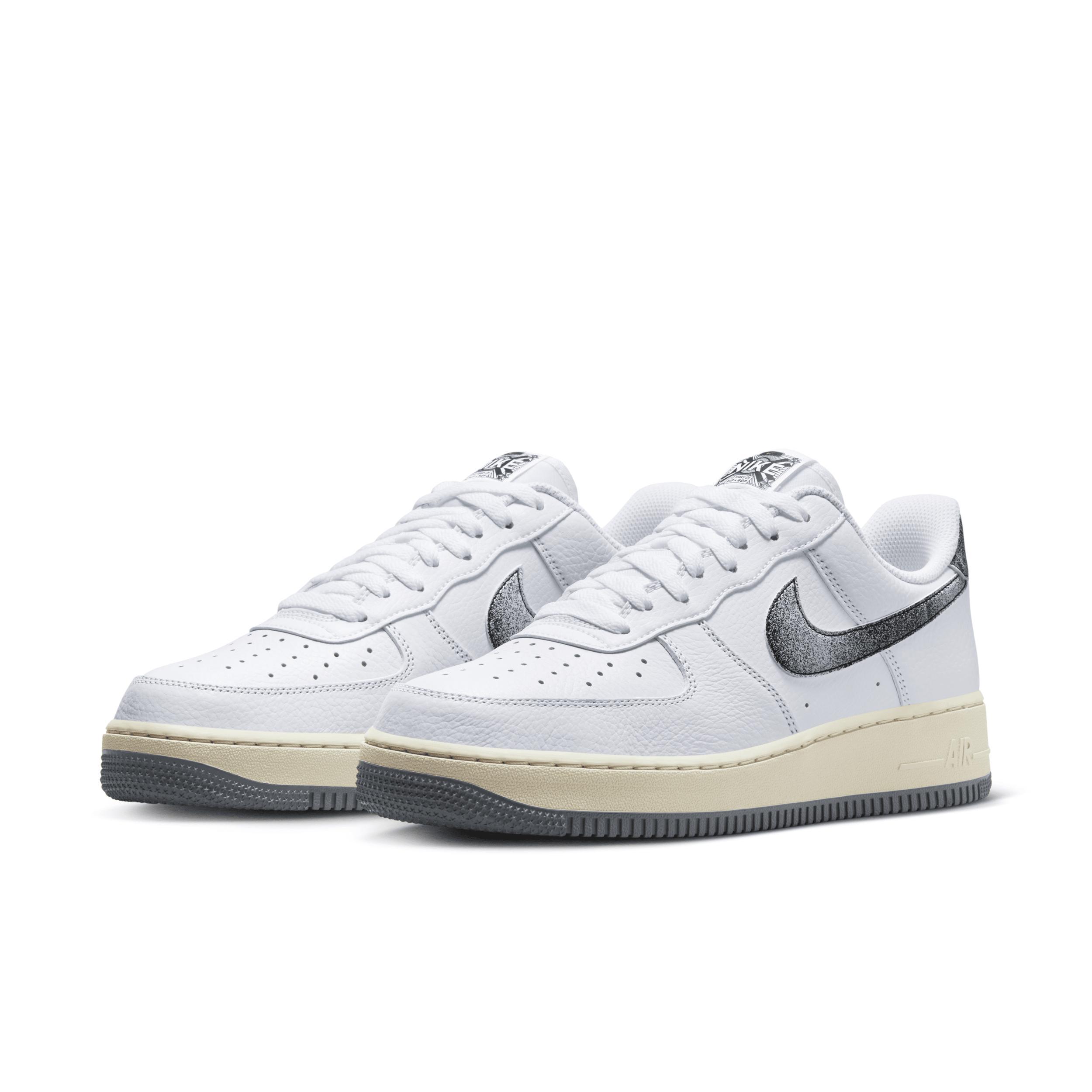 Nike Men's Air Force 1 '07 LX Shoes Product Image