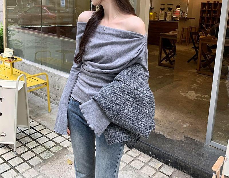 Long-Sleeve Off Shoulder Plain T-Shirt Product Image