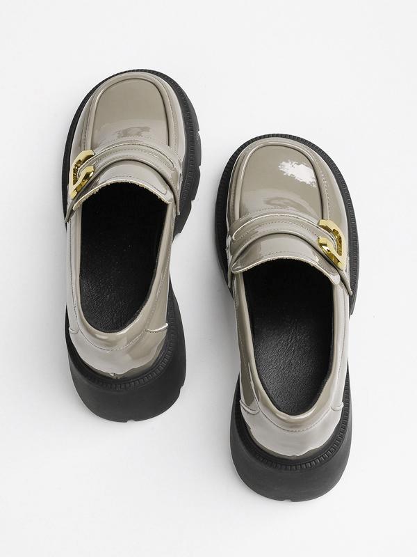 Round-Toe Split-Joint Loafers Product Image