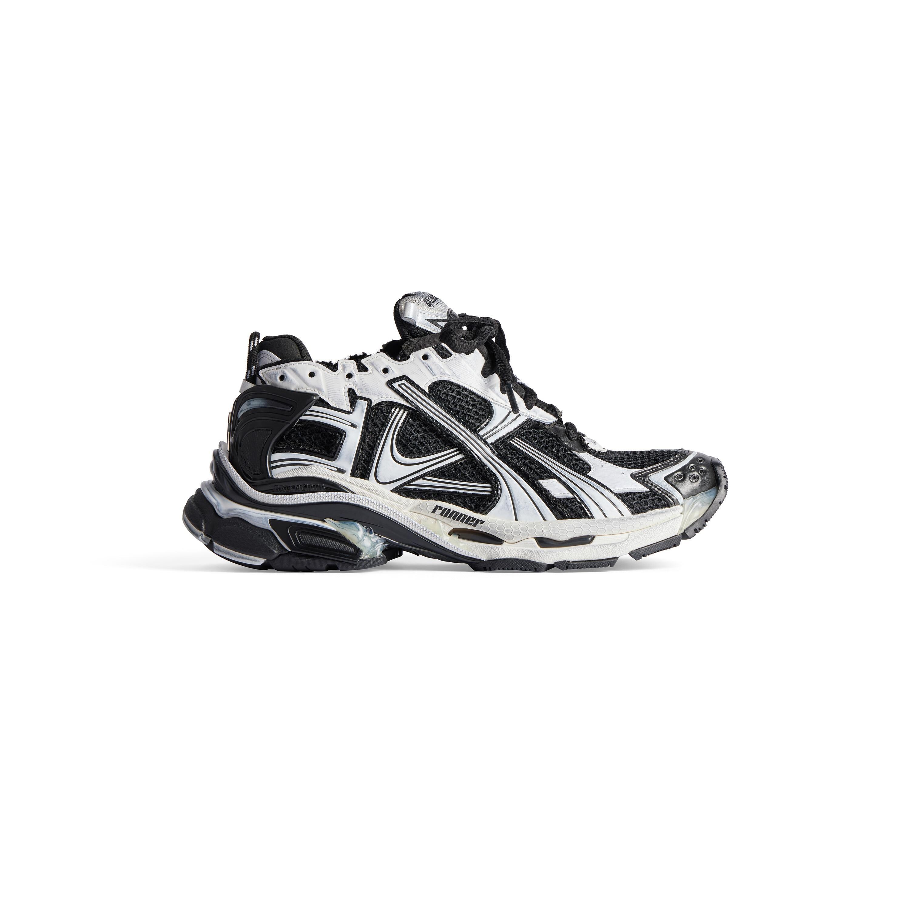 runner sneaker Product Image