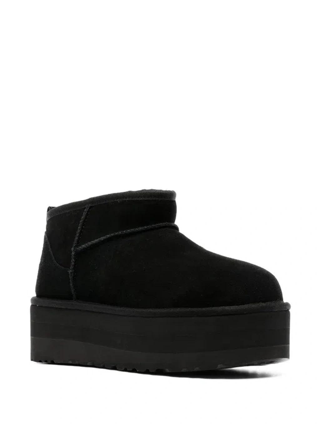 UGG Boots In Black   Product Image