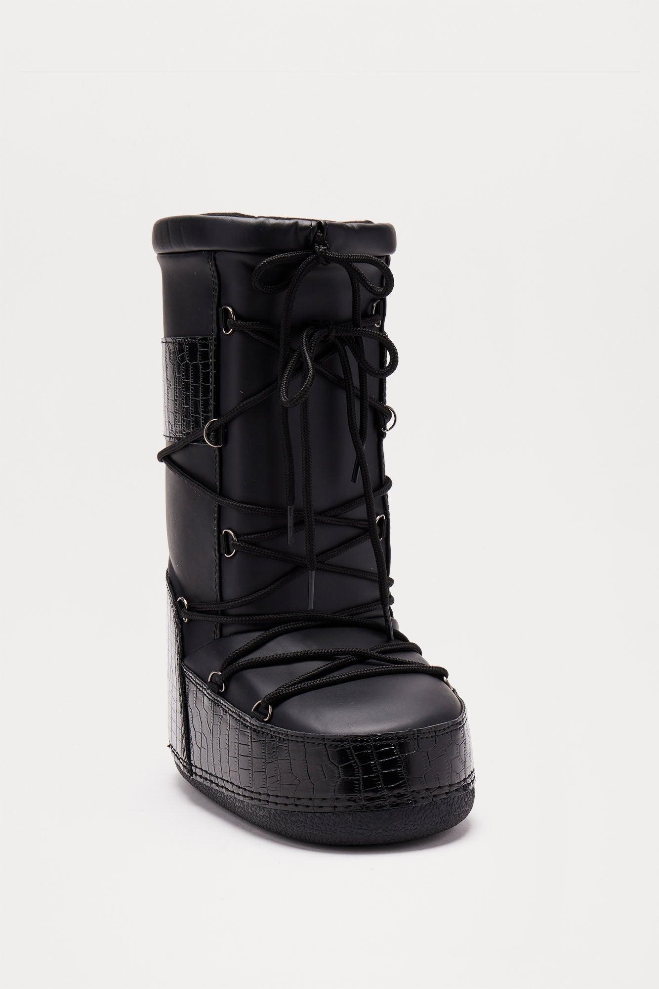 Toronto Flat Boots - Black Product Image