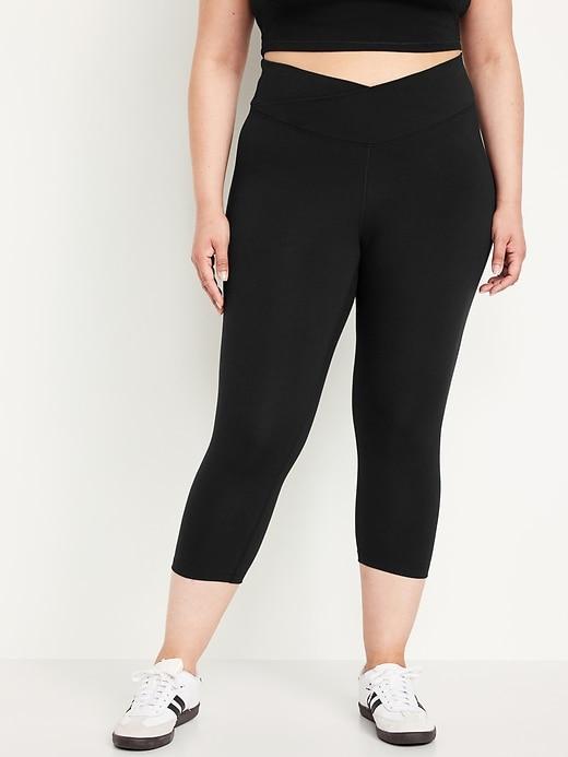 Extra High-Waisted PowerChill Crop Leggings Product Image