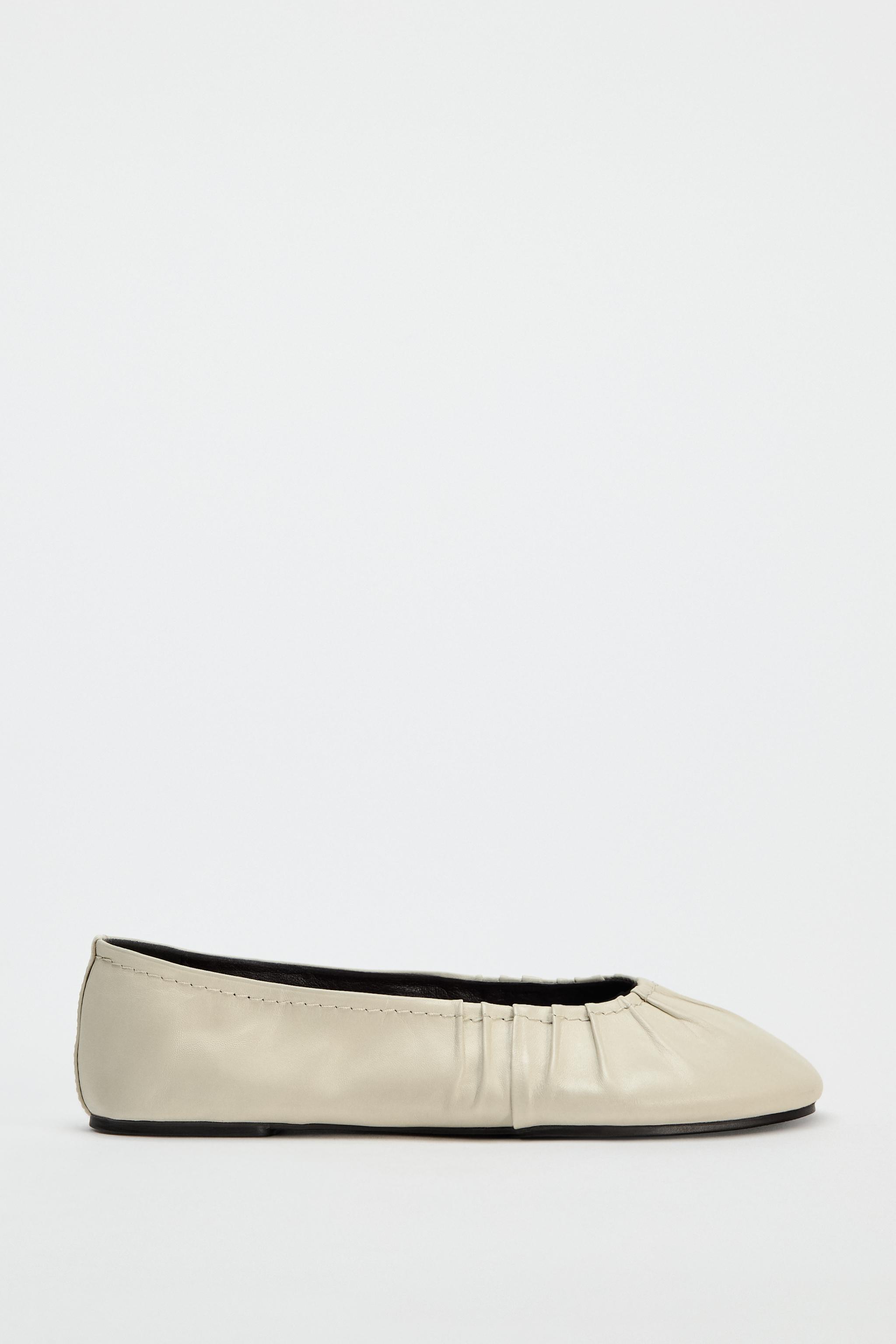 LEATHER BALLET FLATS Product Image