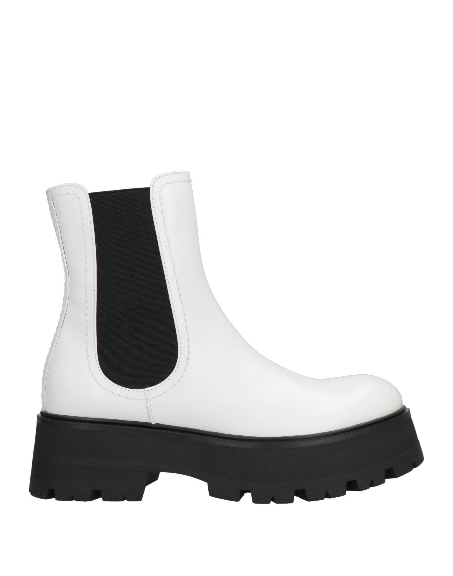 ALEXANDER MCQUEEN Ankle Boots In White product image