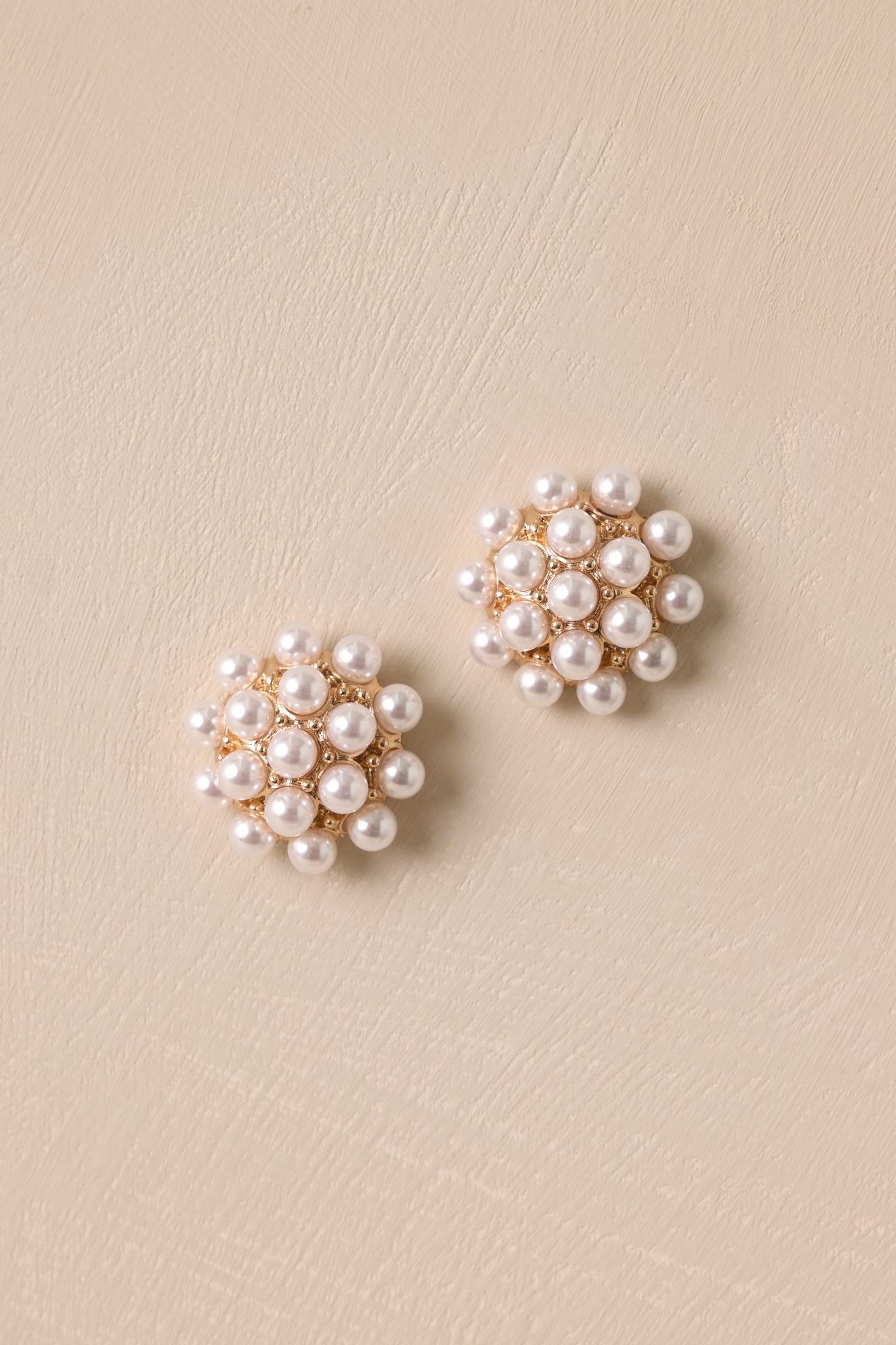 Hello Gorgeous Ivory Pearl Cluster Earrings Product Image