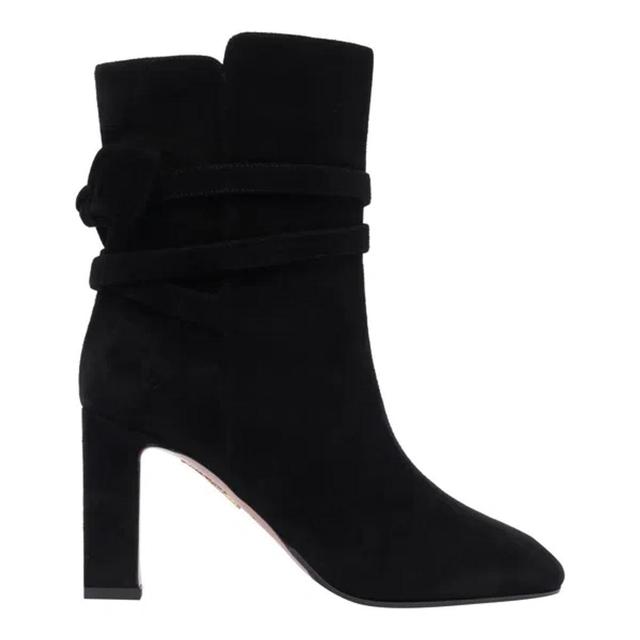 Almond Toe Mid Heel Ankle Boots In Schwarz Product Image