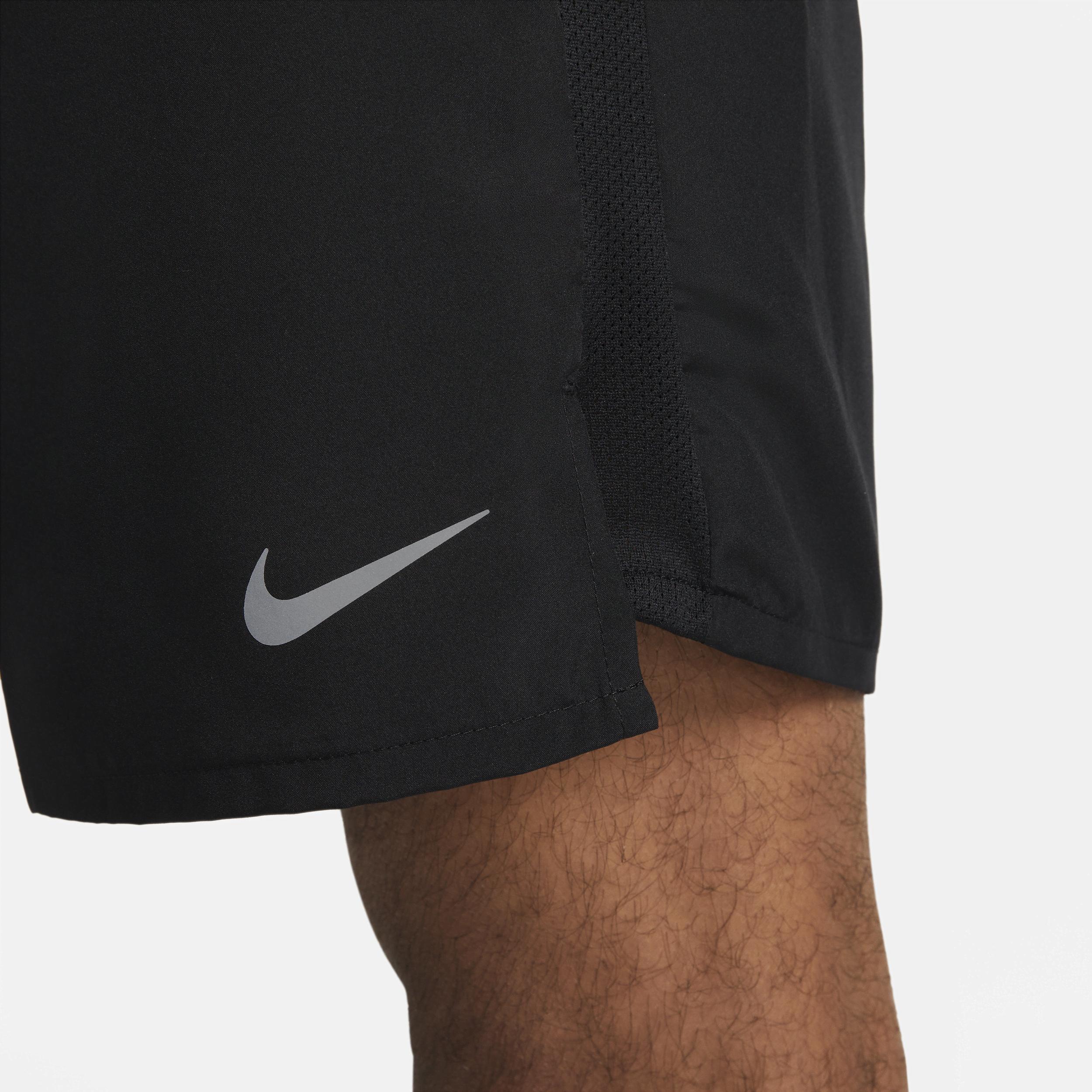 Nike Men's Challenger Dri-FIT 7" 2-in-1 Running Shorts Product Image