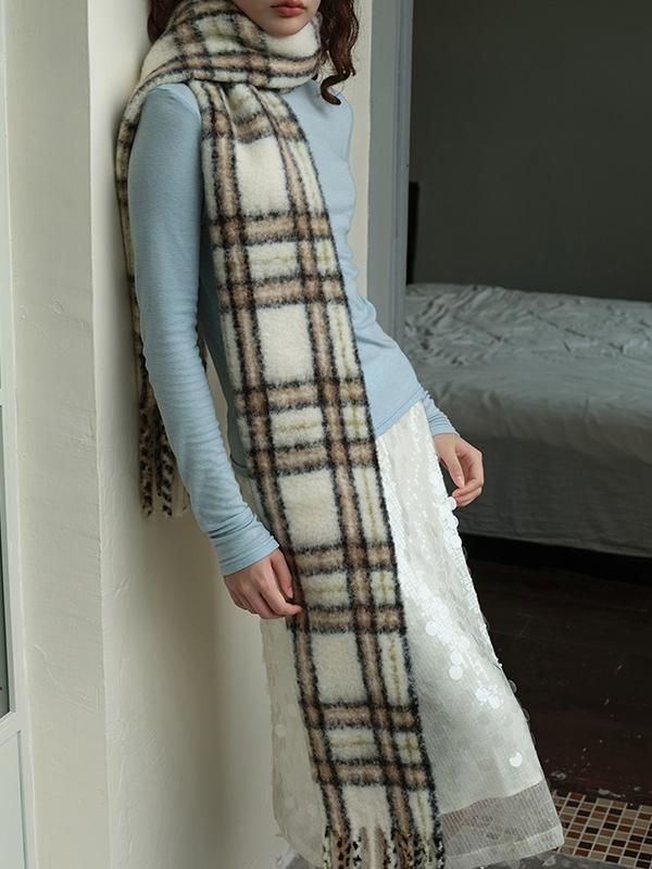 Keep Warm Plaid Tasseled Scarf Product Image