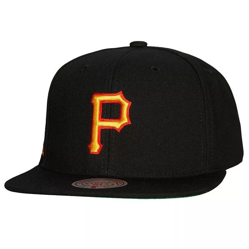 Mens Mitchell & Ness Black Pittsburgh Pirates Cooperstown Collection Evergreen Snapback Hat Product Image