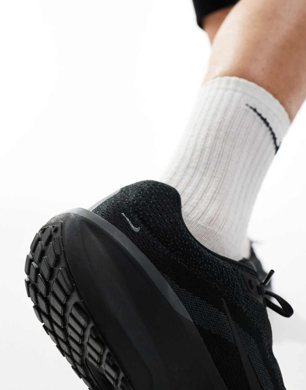 Nike Running Air Winflo 11 sneakers in black Product Image