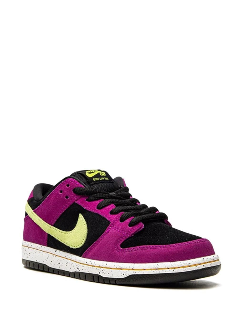 Sb Dunk Low Pro Sneakers In Pink Product Image