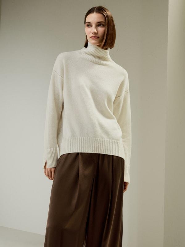 Turtleneck Relaxed-Fit Cashmere Sweater Product Image