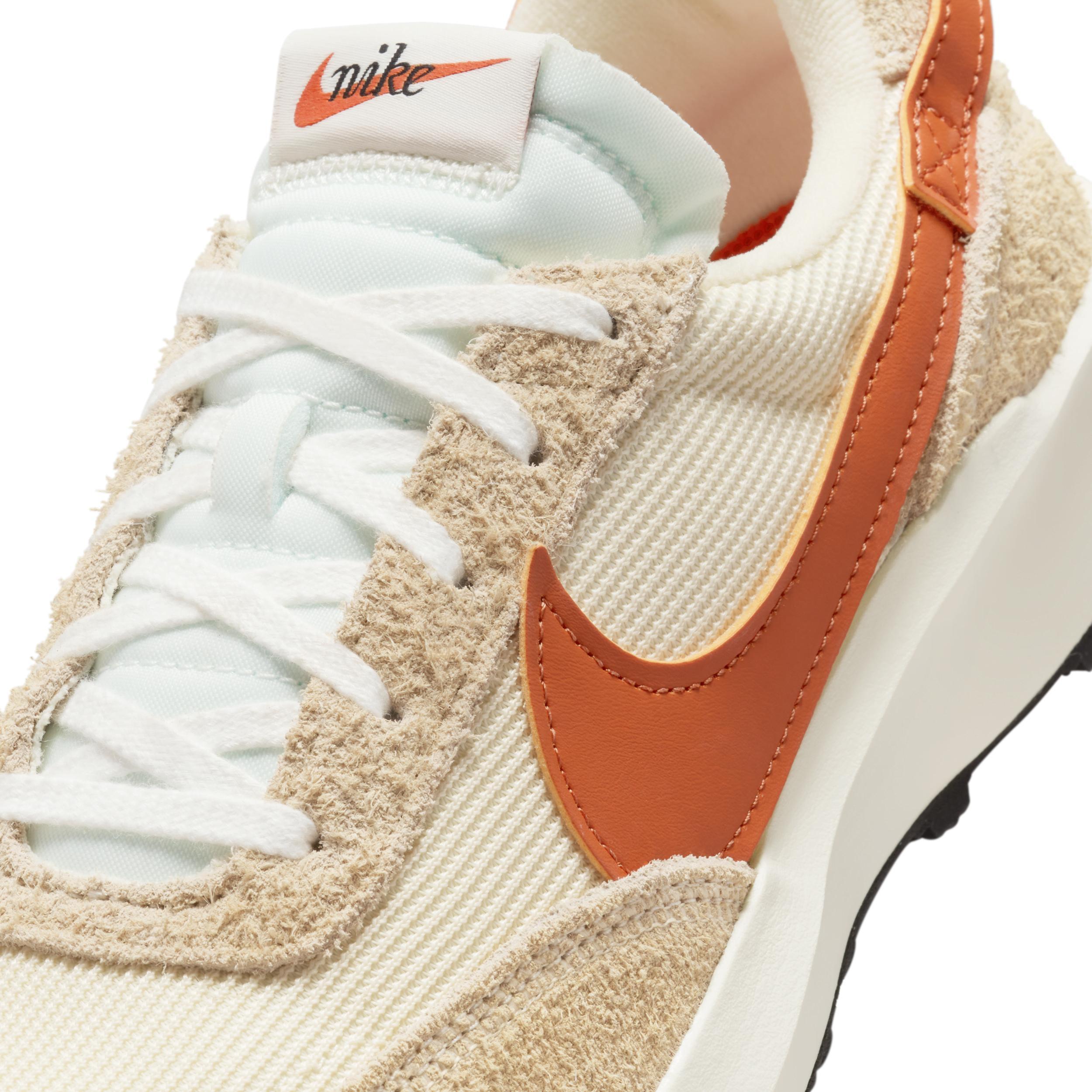 Nike Women's Waffle Debut Vintage Shoes Product Image