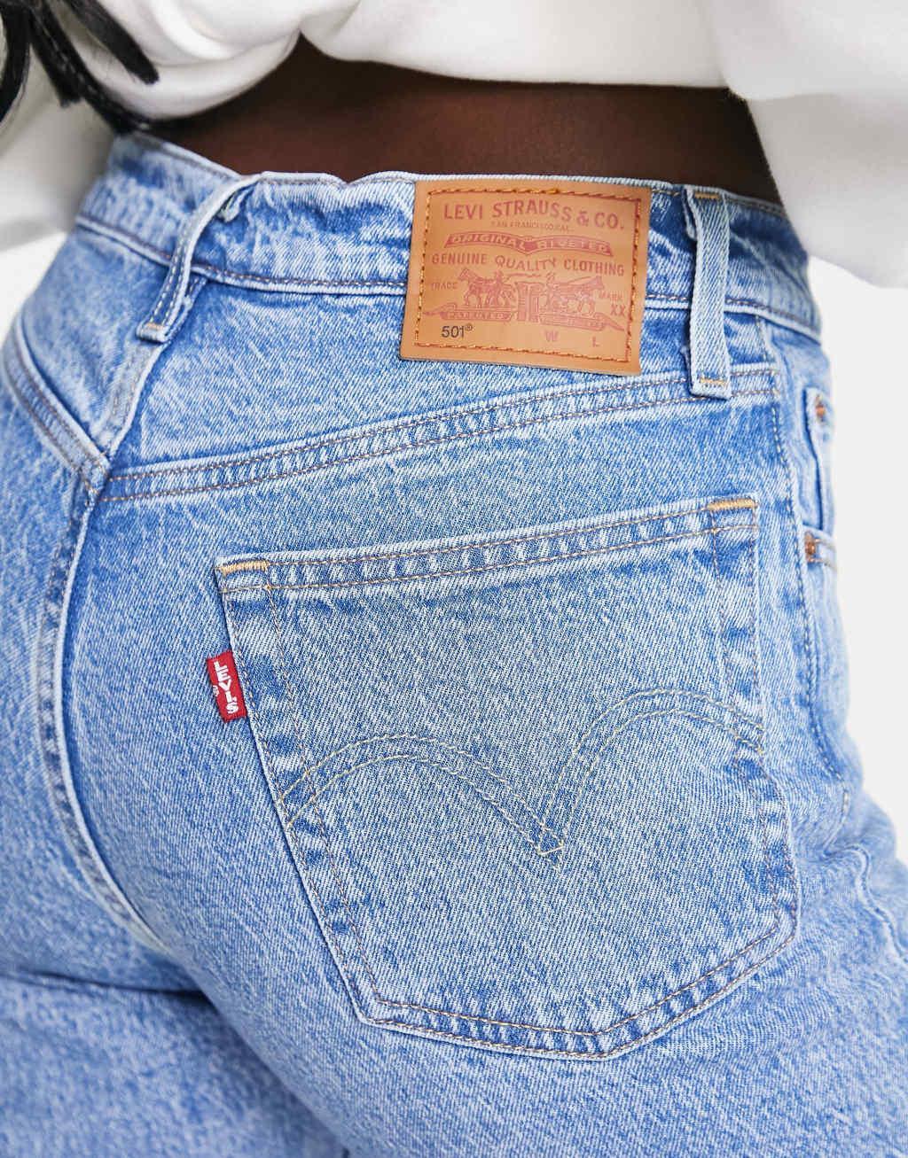 Levi's 501 straight leg jeans in light wash  Product Image