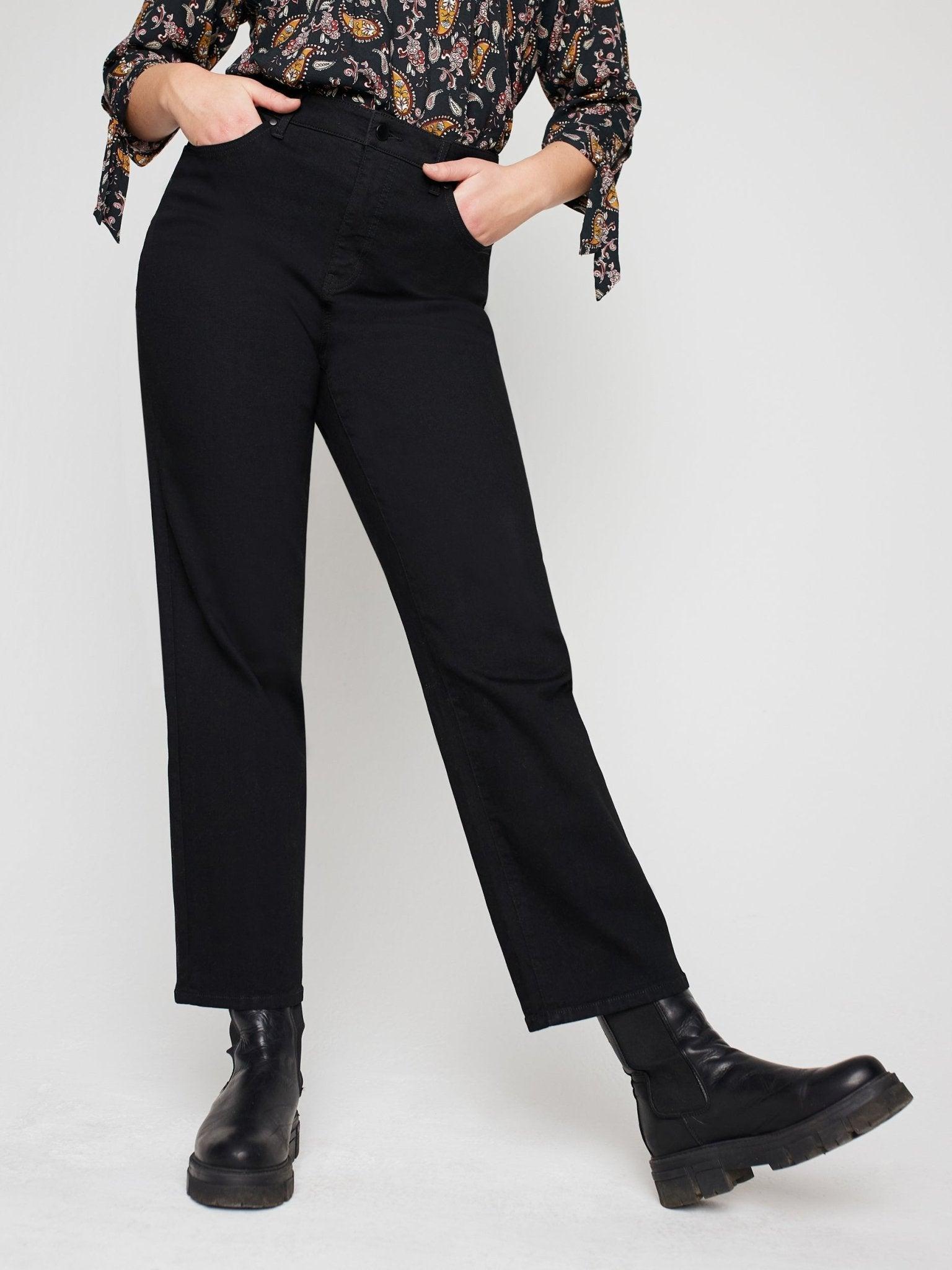 Westport Signature Black Straight Leg Jeans Female Product Image