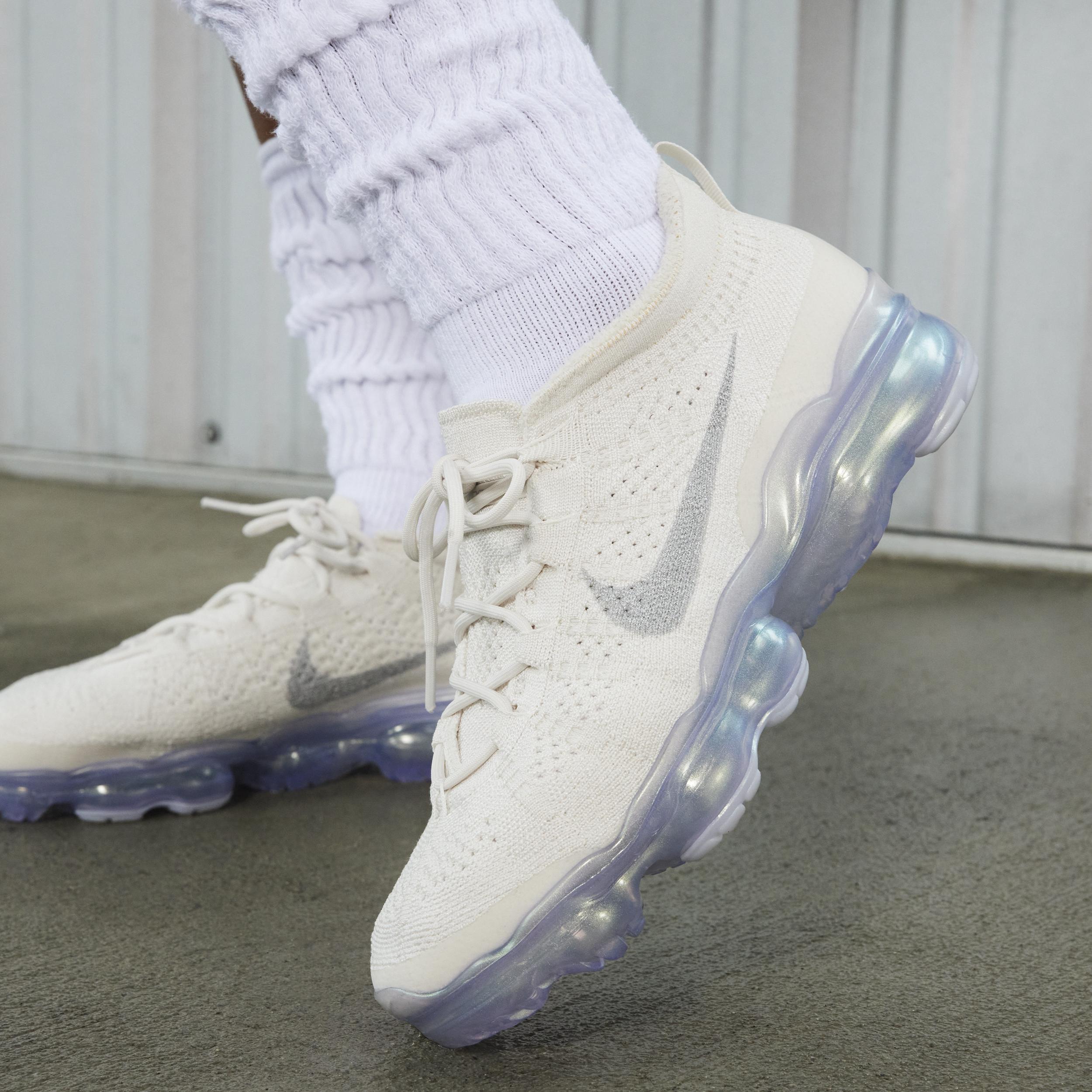 Nike Women's Air VaporMax 2023 Flyknit Shoes Product Image