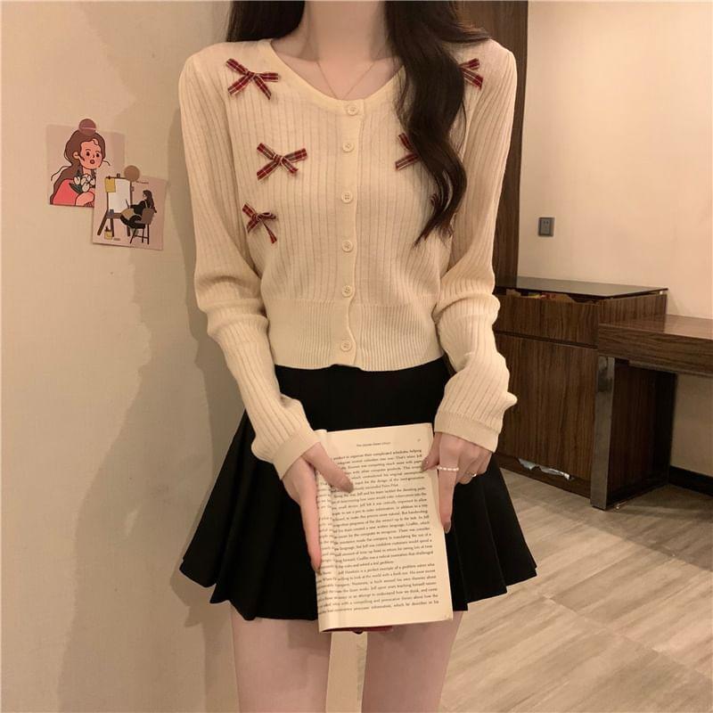 Long-Sleeve Crew Neck Bow Ribbed Button Knit Top Product Image