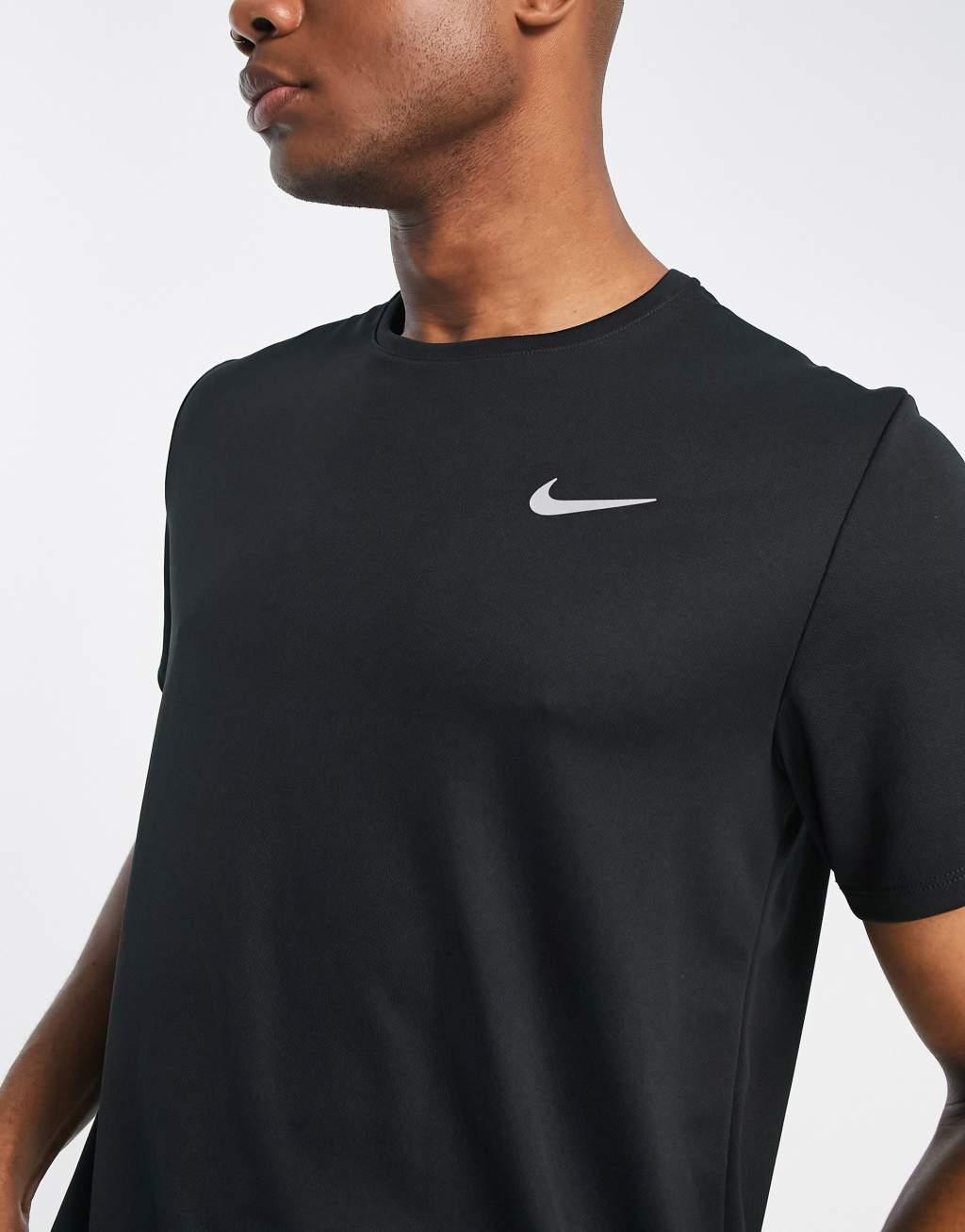 Nike Running Miler Dri-FIT T-shirt in black Product Image