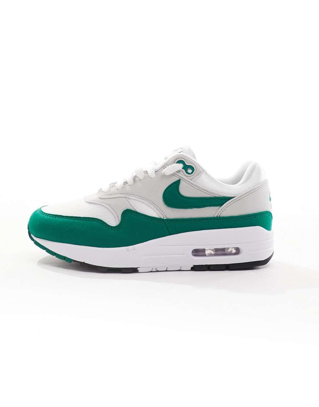 Nike Air Max 1 Sneakers in green Product Image