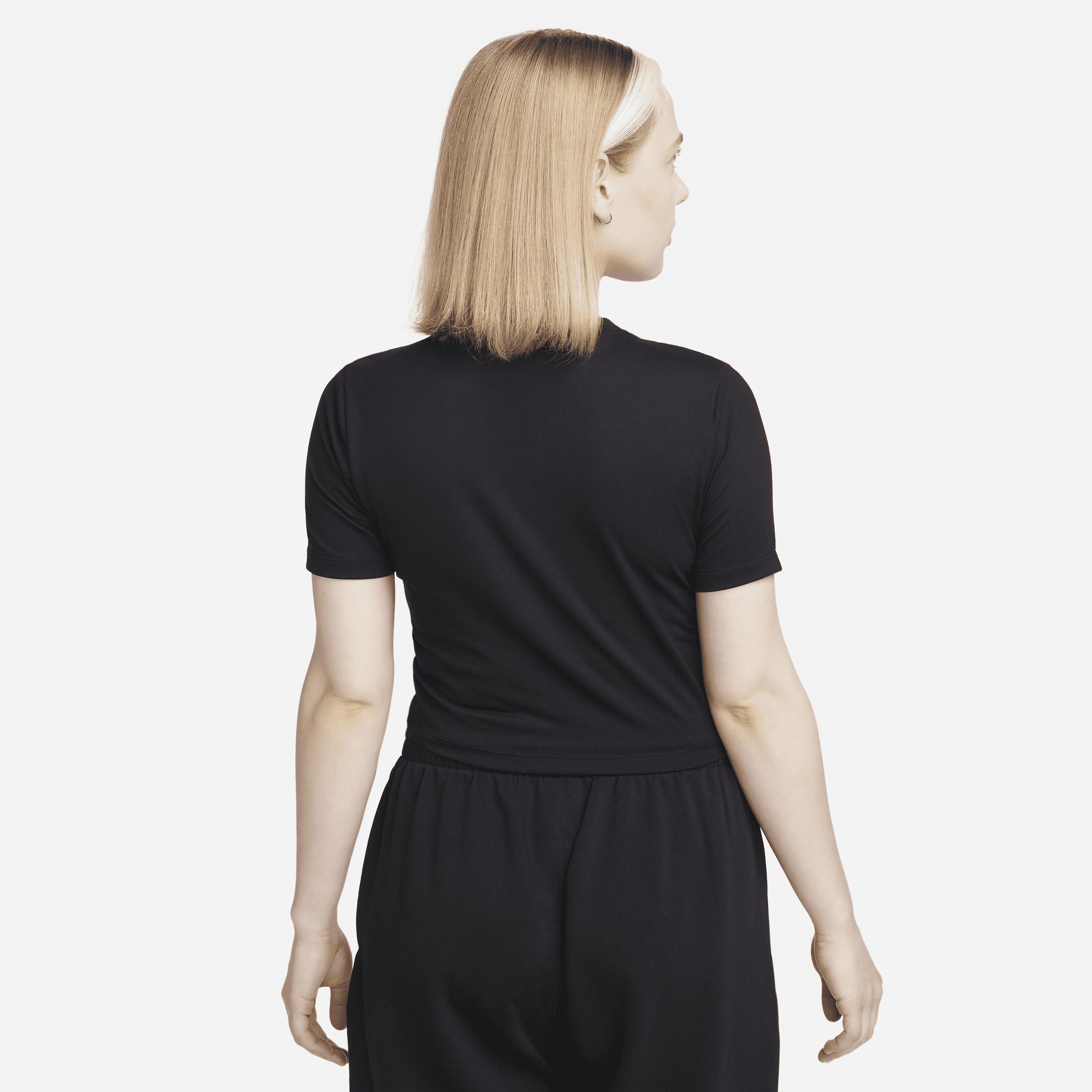 Nike Essential slim crop t-shirt Product Image