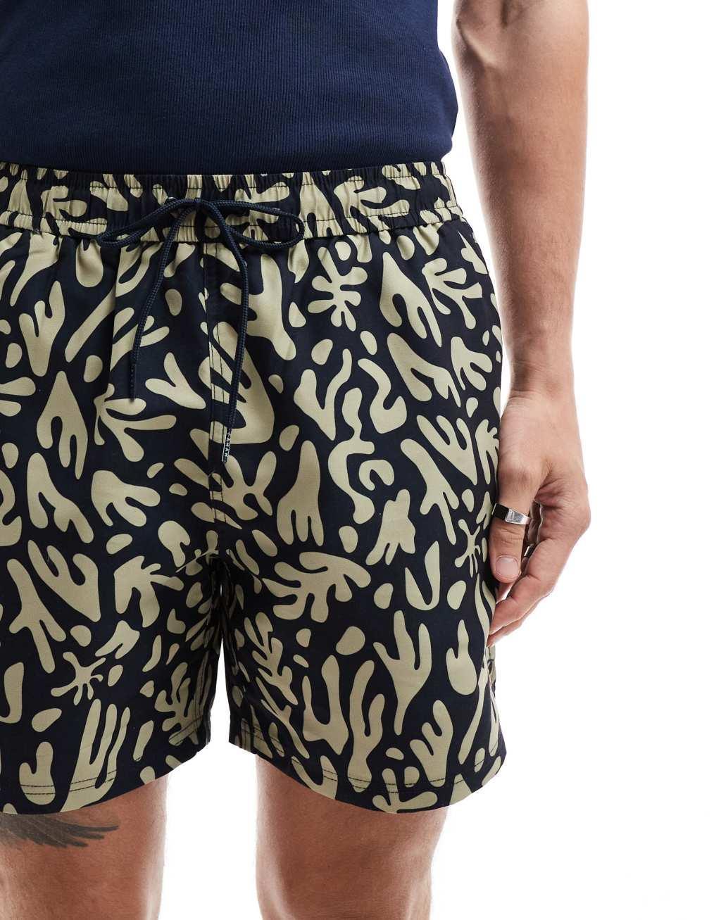 Farah printed shorts in navy Product Image