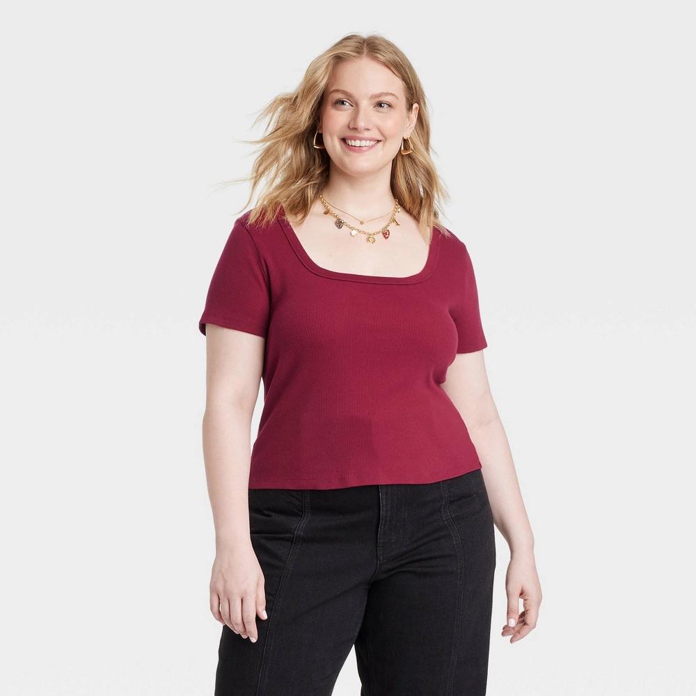 Womens Shrunken Short Sleeve Scoop Neck T-Shirt - Universal Thread Maroon 2X Product Image