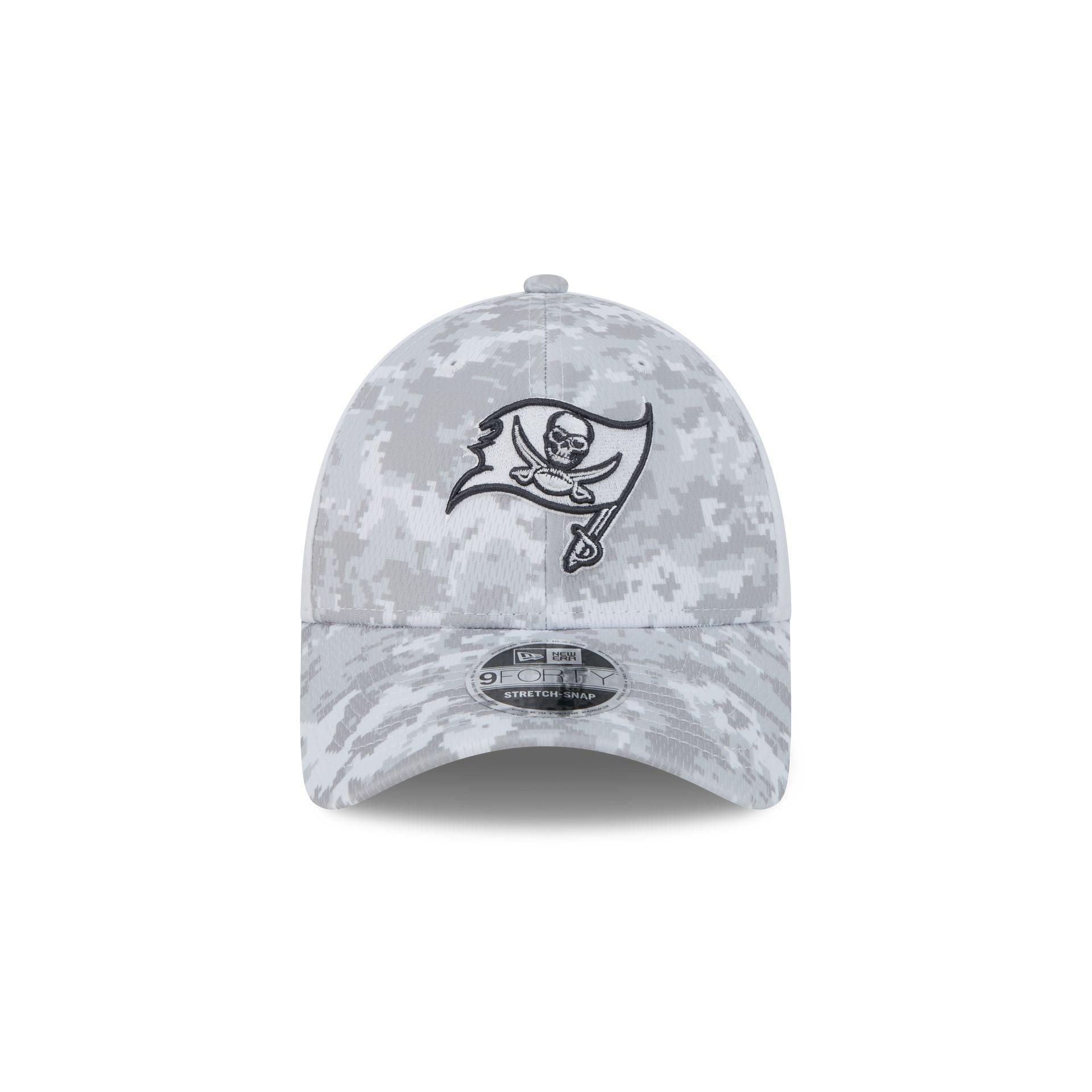 Tampa Bay Buccaneers 2024 Salute to Service 9FORTY Stretch-Snap Hat Male Product Image