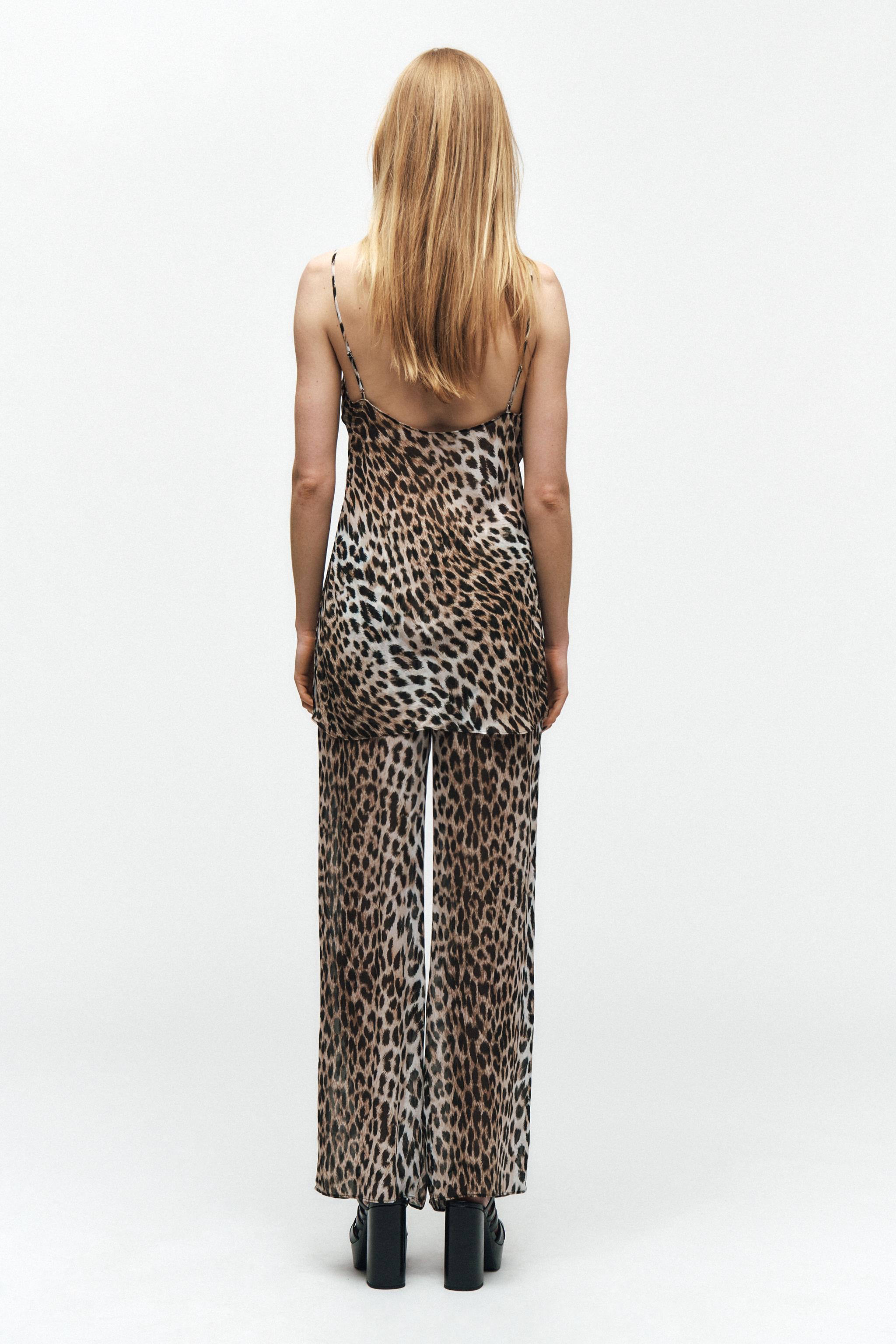 ZARA WOMAN COLLECTION<br/><br/>Pants made of 100% viscose.Mid-rise elastic waistband. Straight leg. Product Image