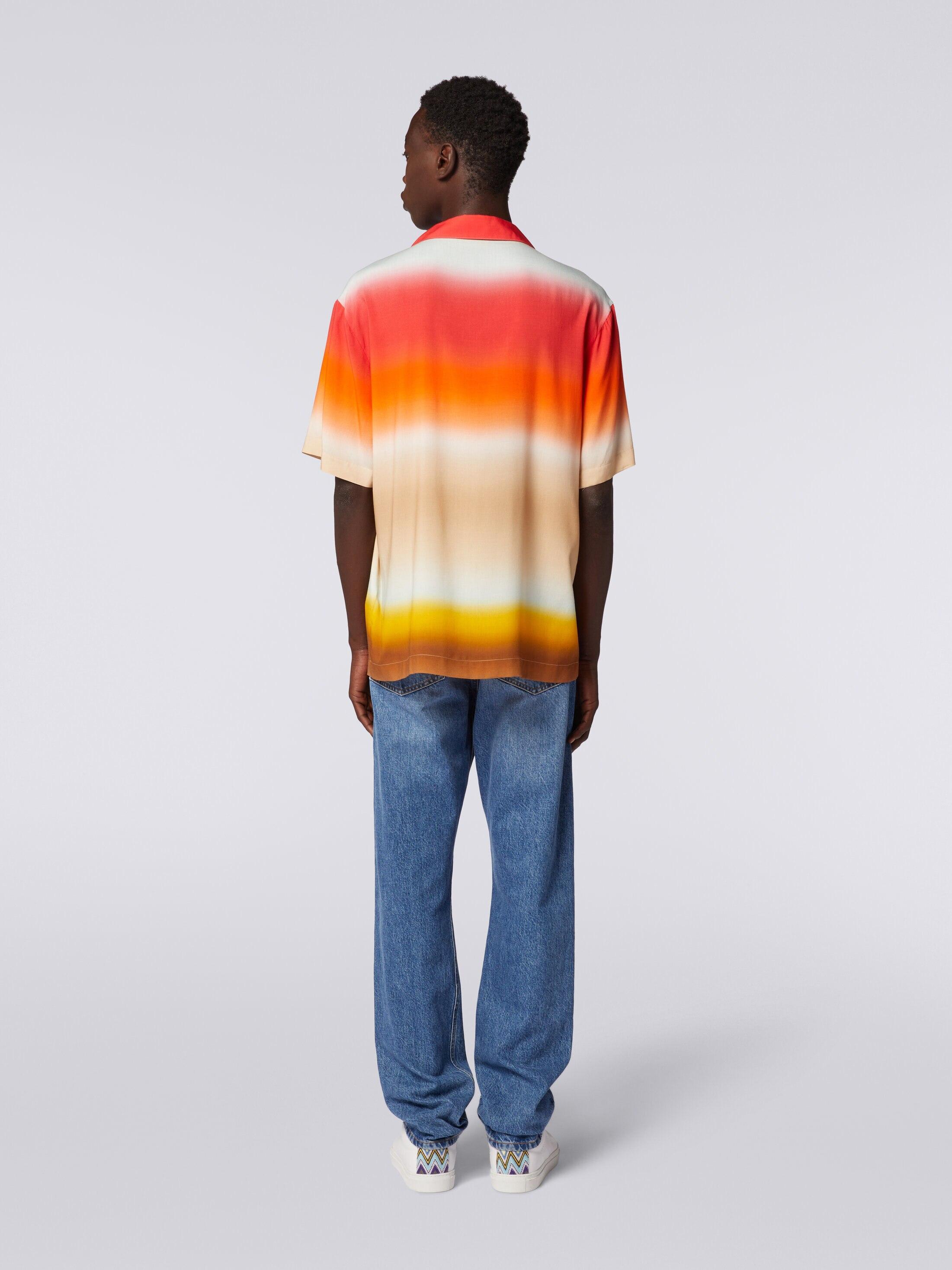 Short-sleeved shirt in dégradé viscose Product Image