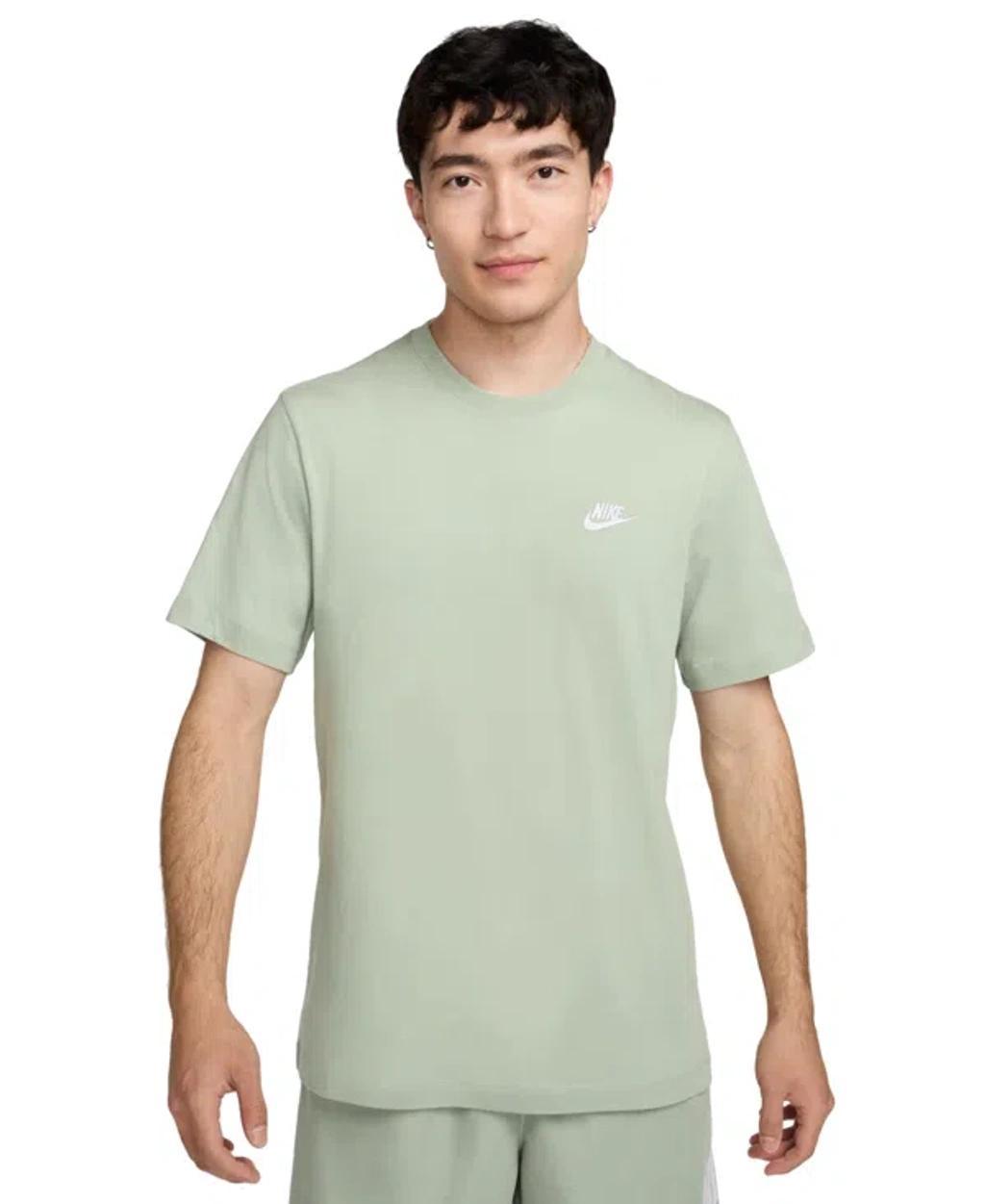 Men's Sportswear Club T-shirt In Green Product Image