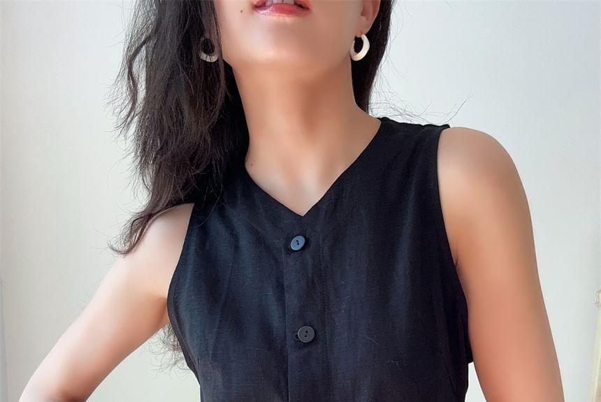 Sleeveless V-Neck Button-Up Plain Top product image