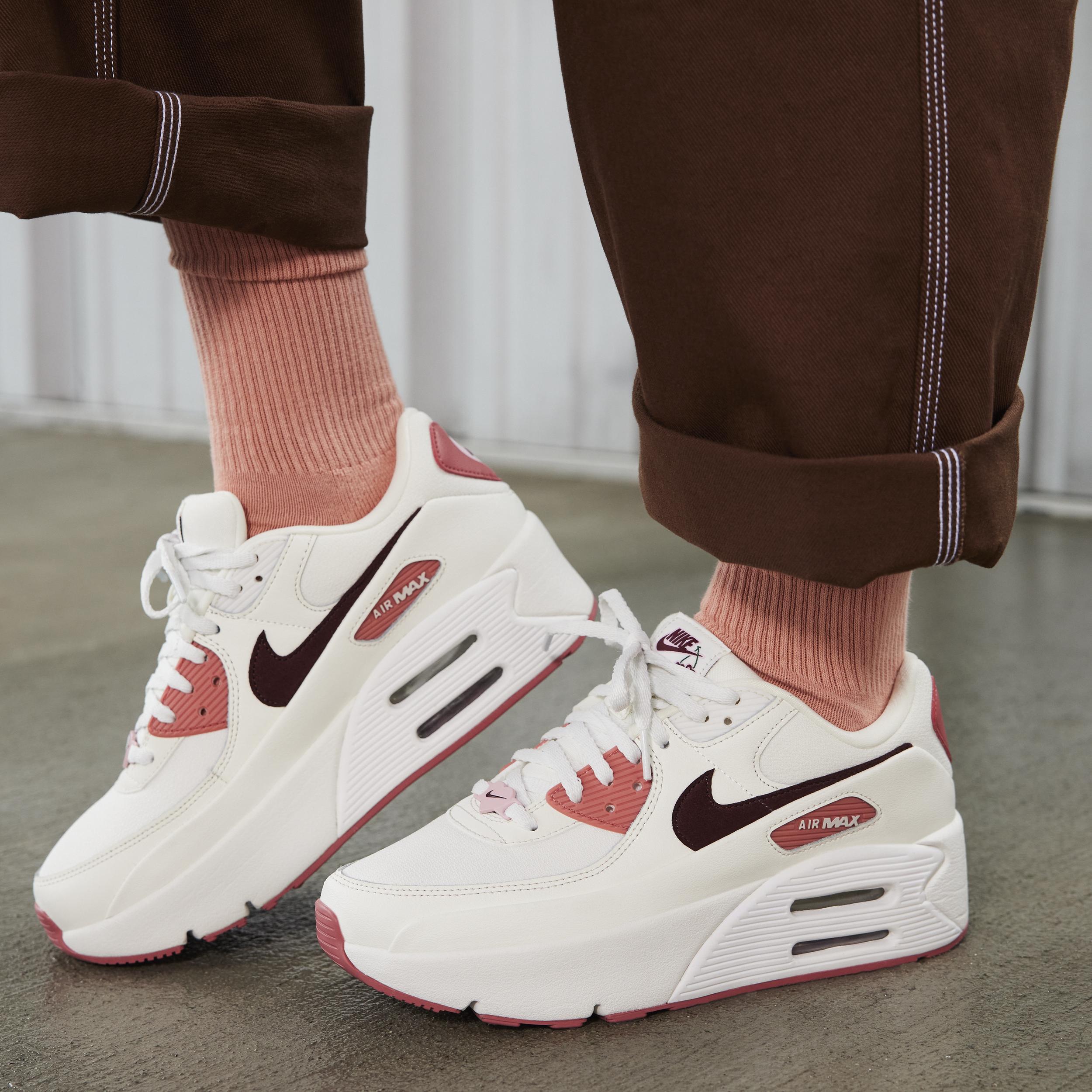 Nike Air Max 90 LV8 SE Women's Shoes Product Image