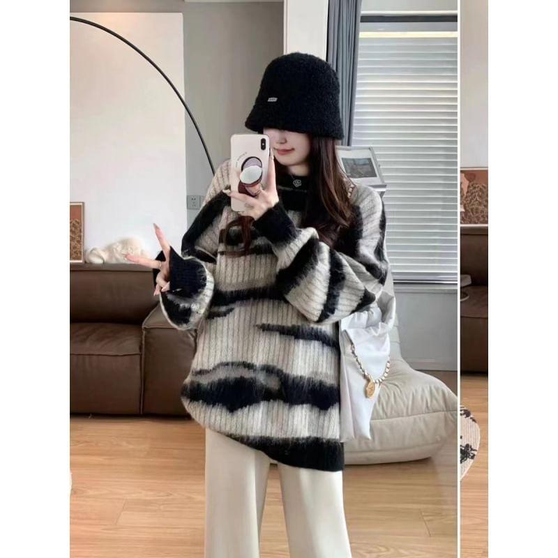 Round Neck Color Block Ribbed Sweater Product Image