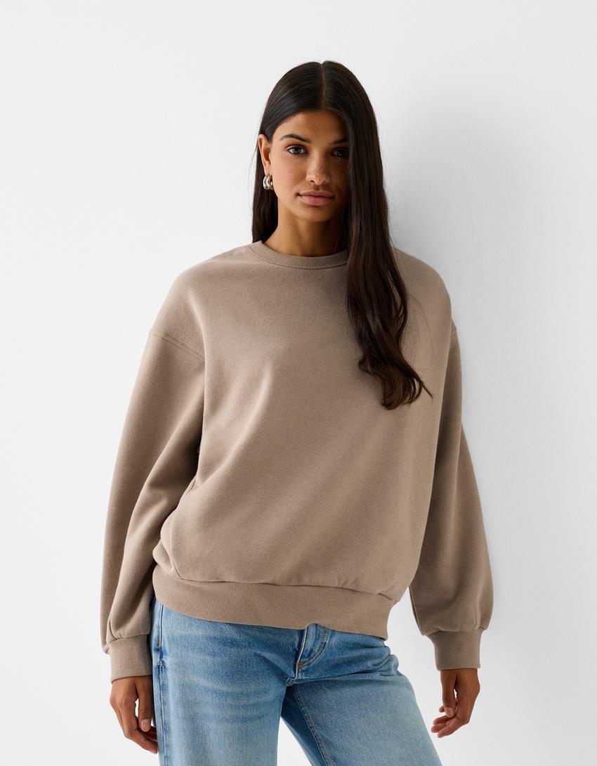 Oversize sweatshirt with side pockets Product Image