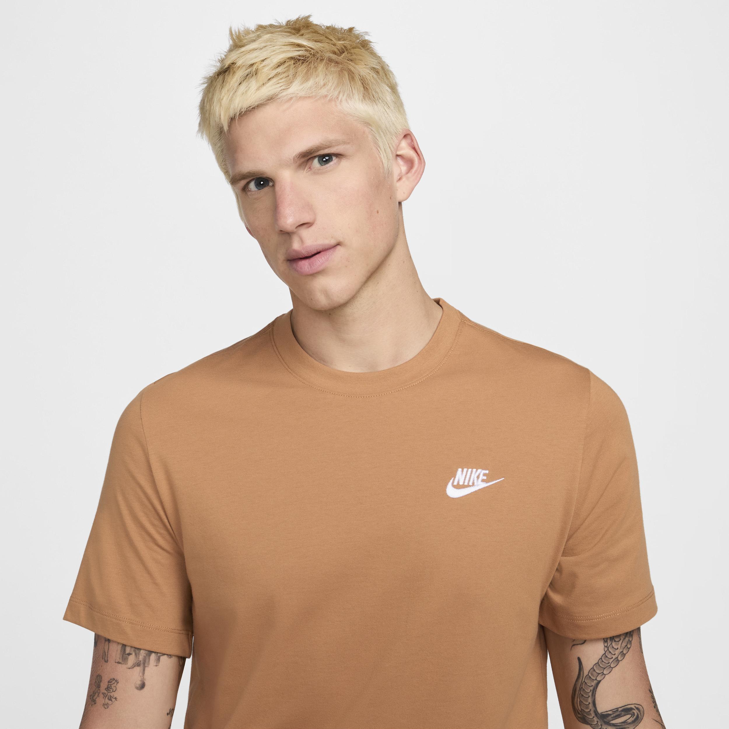 Men's Nike Sportswear Club T-Shirt Product Image