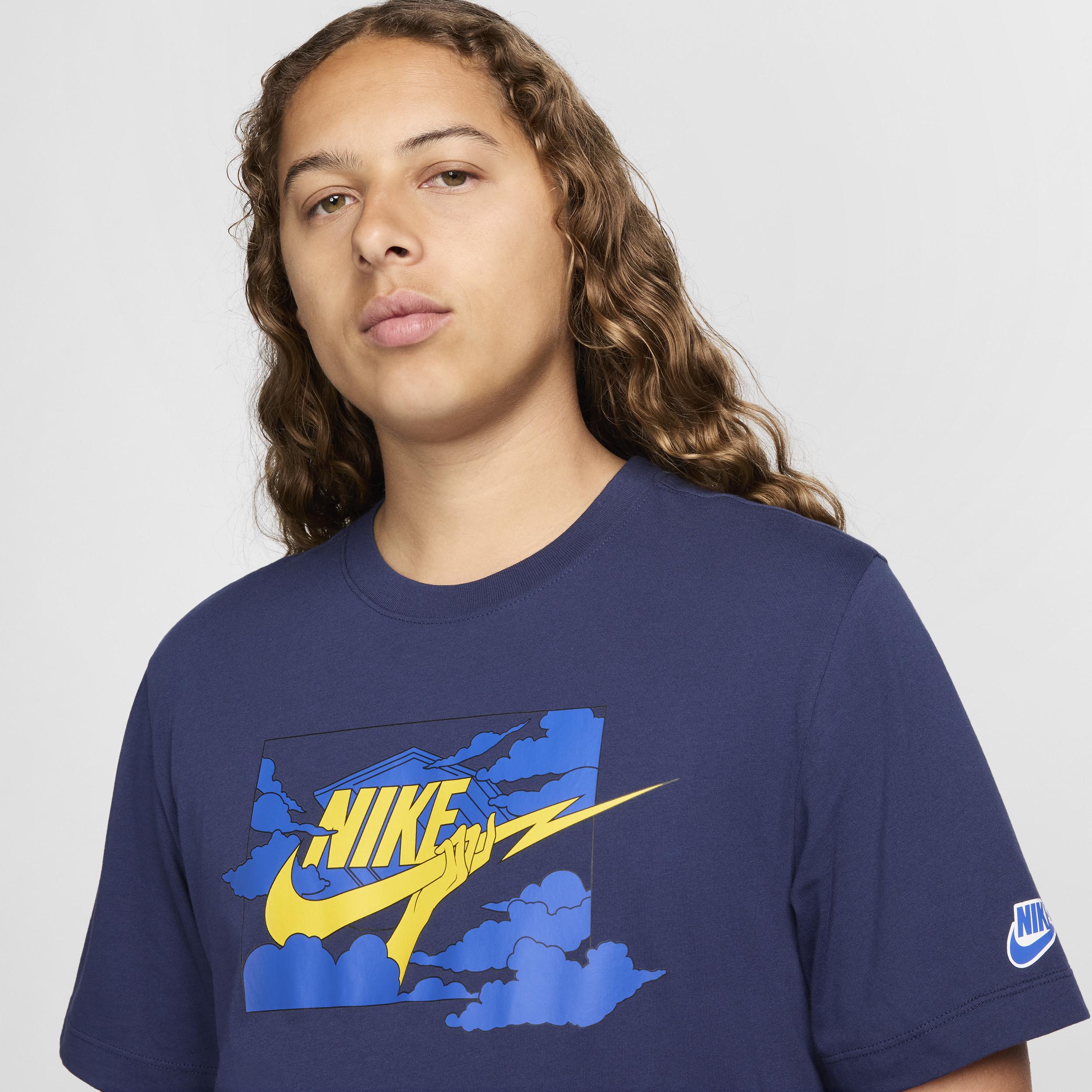 Nike Men's Club T-Shirt Product Image