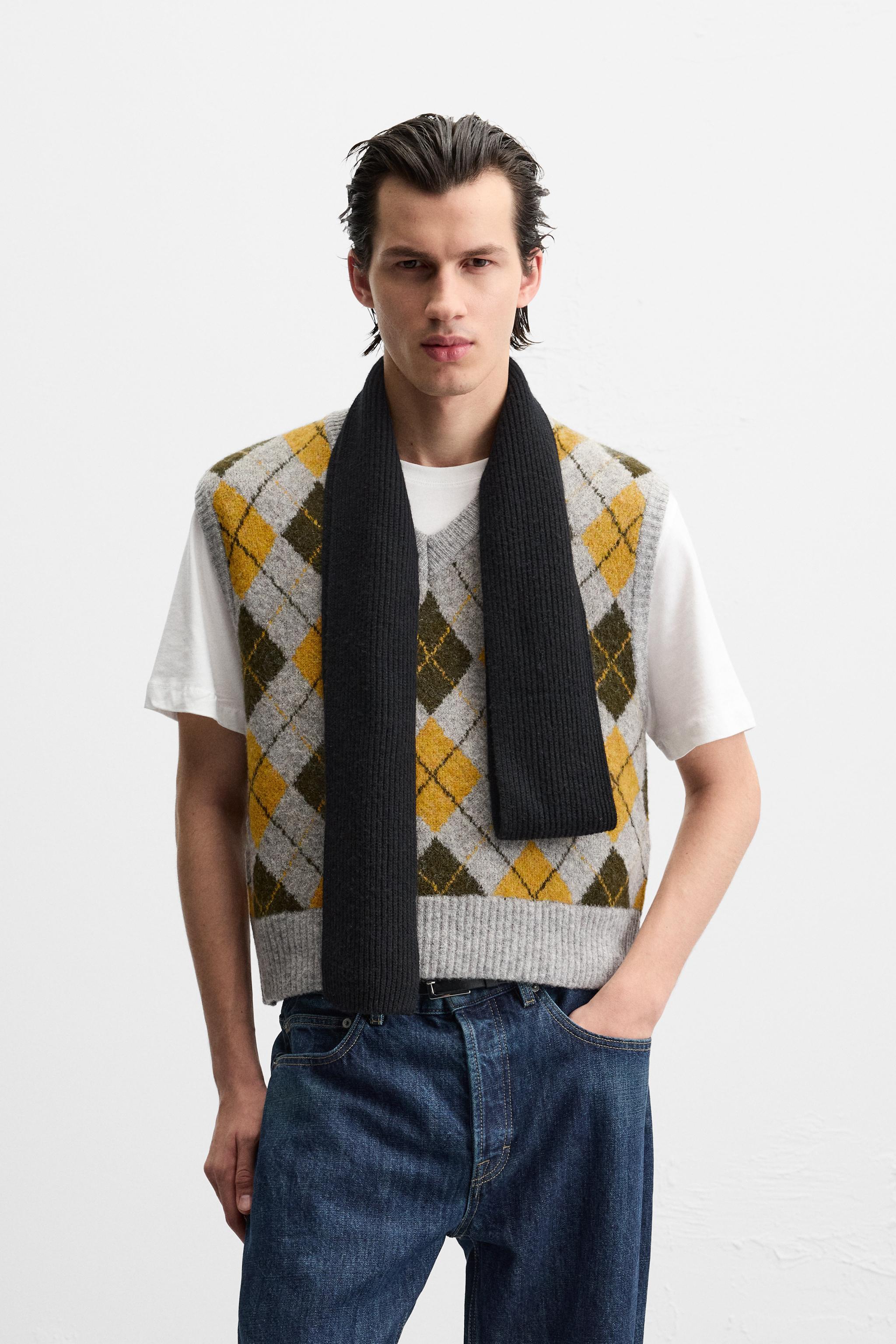 KNIT ARGYLE VEST Product Image