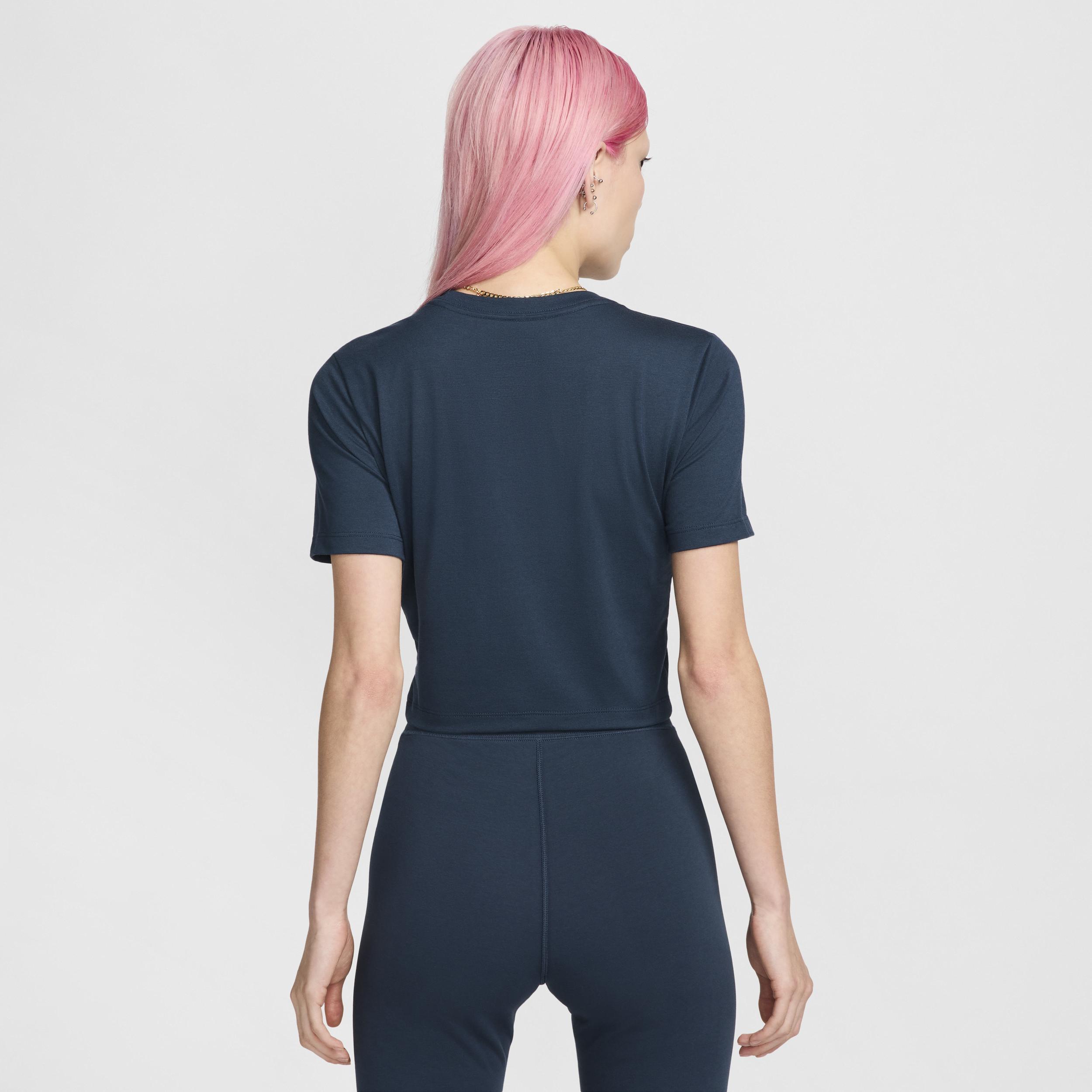 Women's Nike Sportswear Essential Slim Cropped T-Shirt Product Image