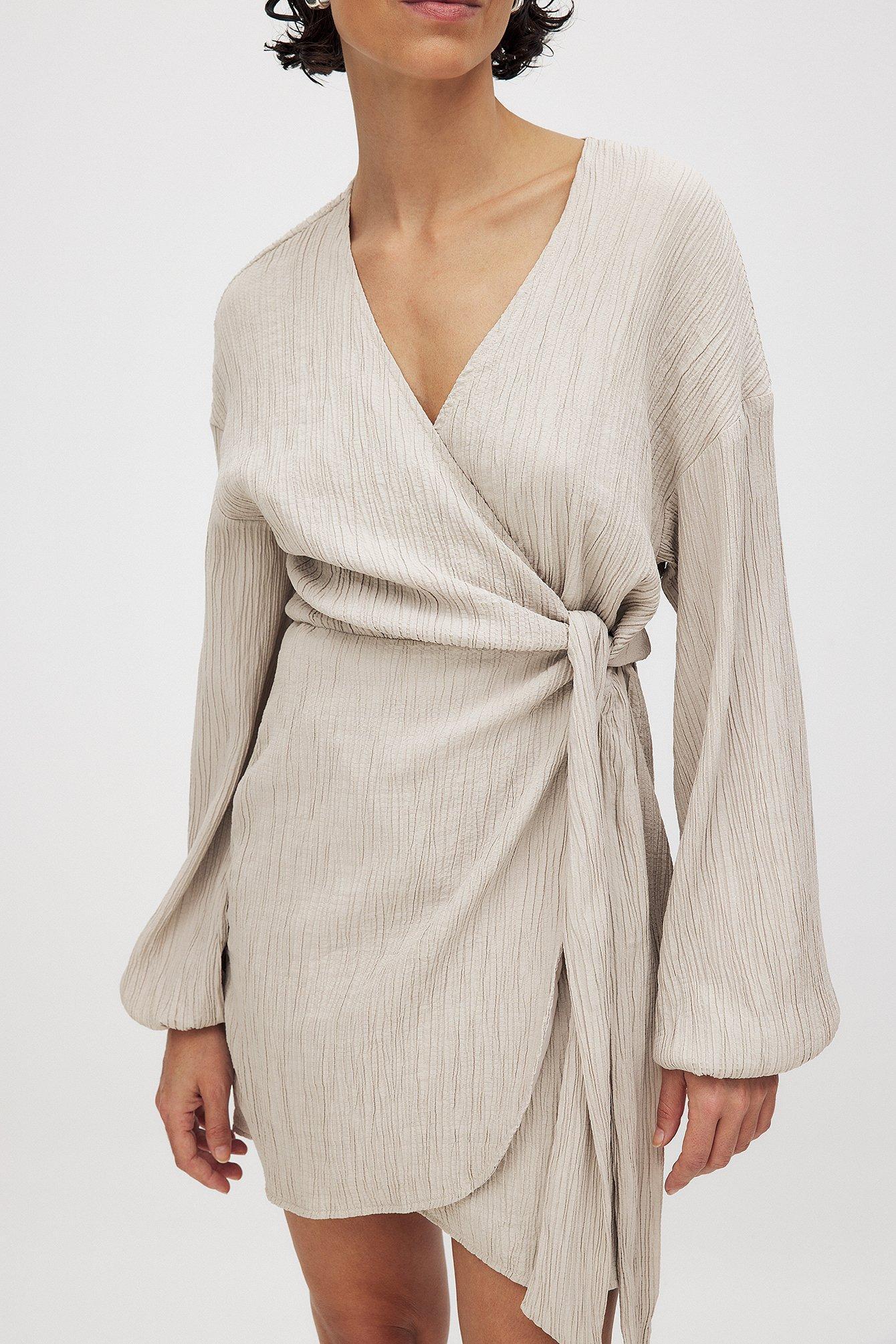 Wrap Dress in Crinkle Structure Product Image