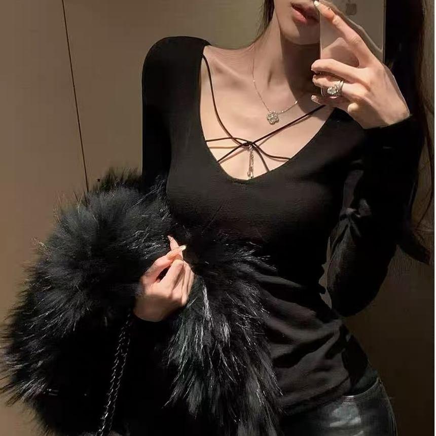 Long-Sleeve V-Neck Plain Chained Slim Fit Crop Tee Product Image