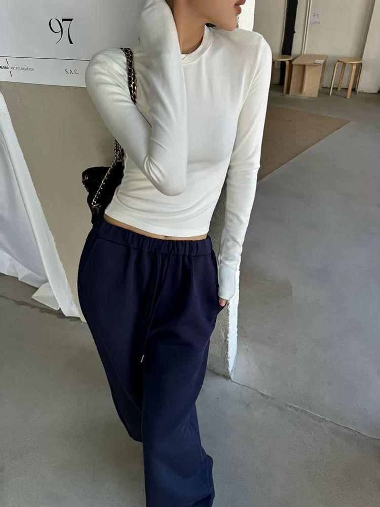 Long-Sleeve Round Neck Crop Slim Fit Tee Product Image