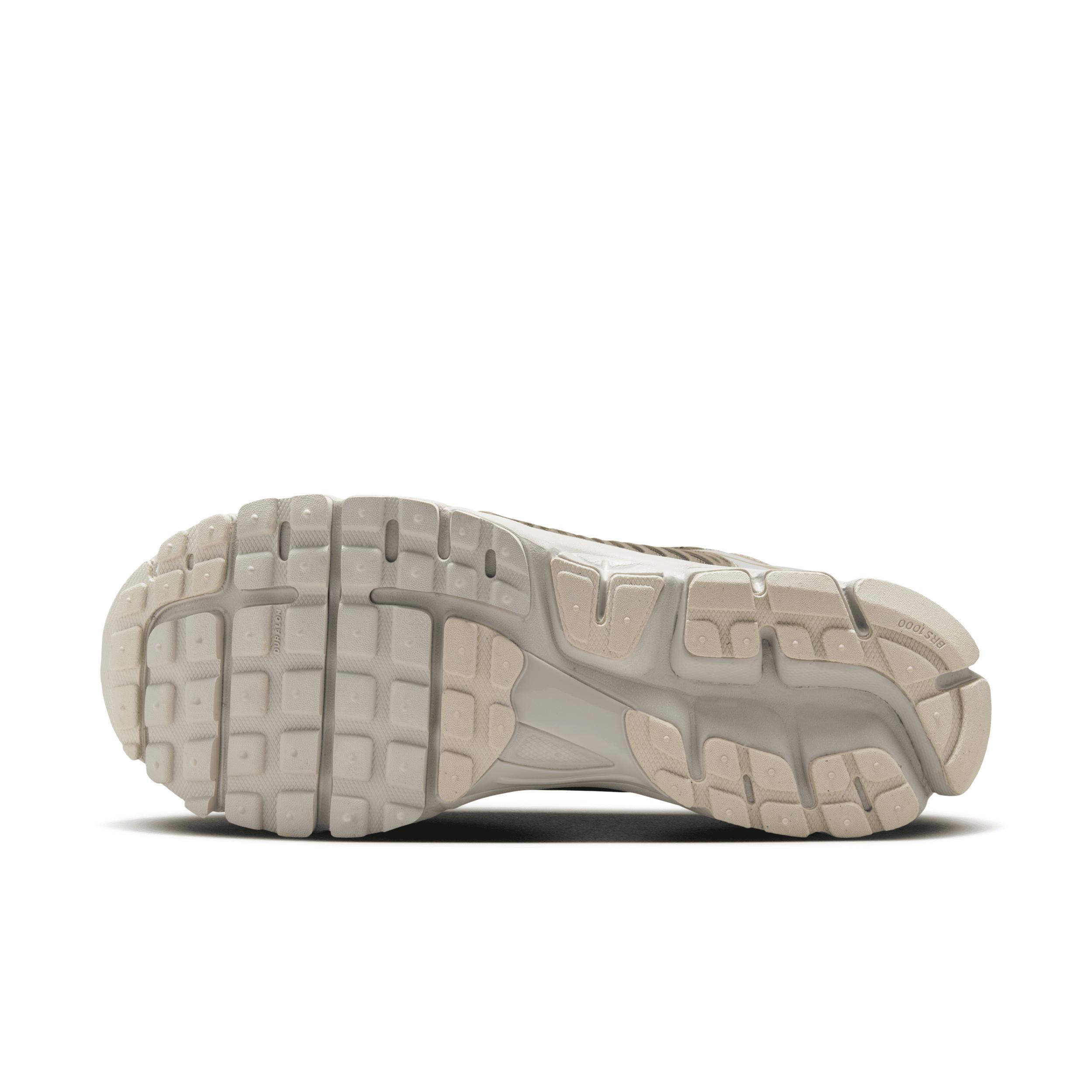 Nike Men's Zoom Vomero 5 Shoes Product Image