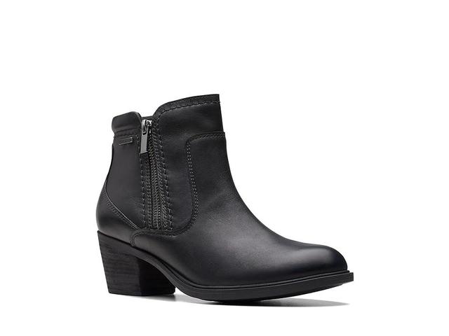 Clarks Neva Zip Waterproof Leather) Women's Boots Product Image