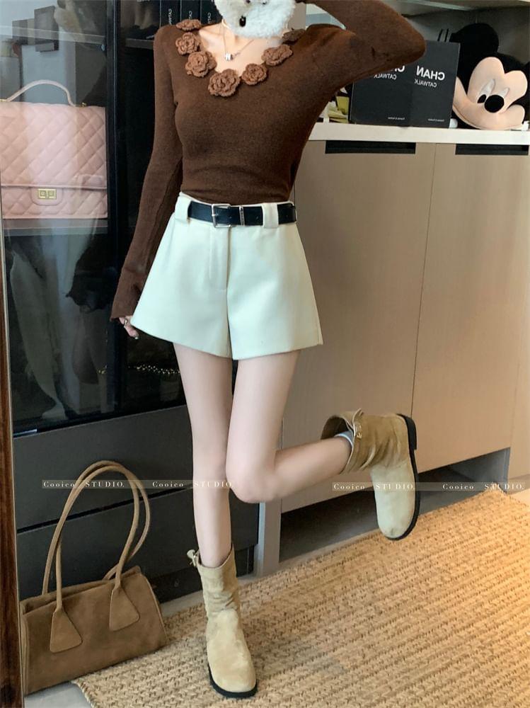 High-Waist Wool Shorts With Belt Product Image