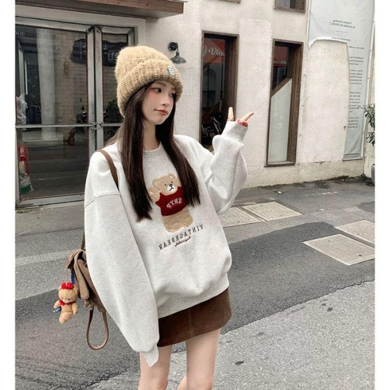 Long Sleeve Bear Embroidered Loose-Fit Sweatshirt Product Image