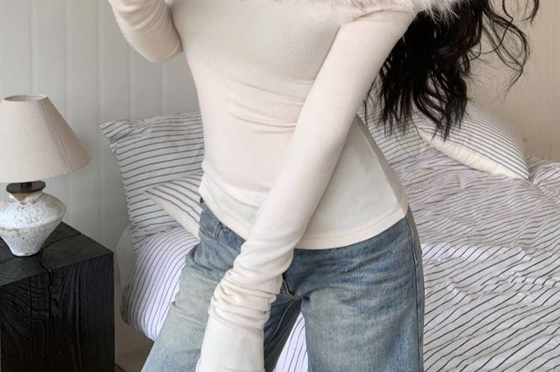 Off-Shoulder Long-Sleeve Plain Fluffy Trim T-Shirt Product Image