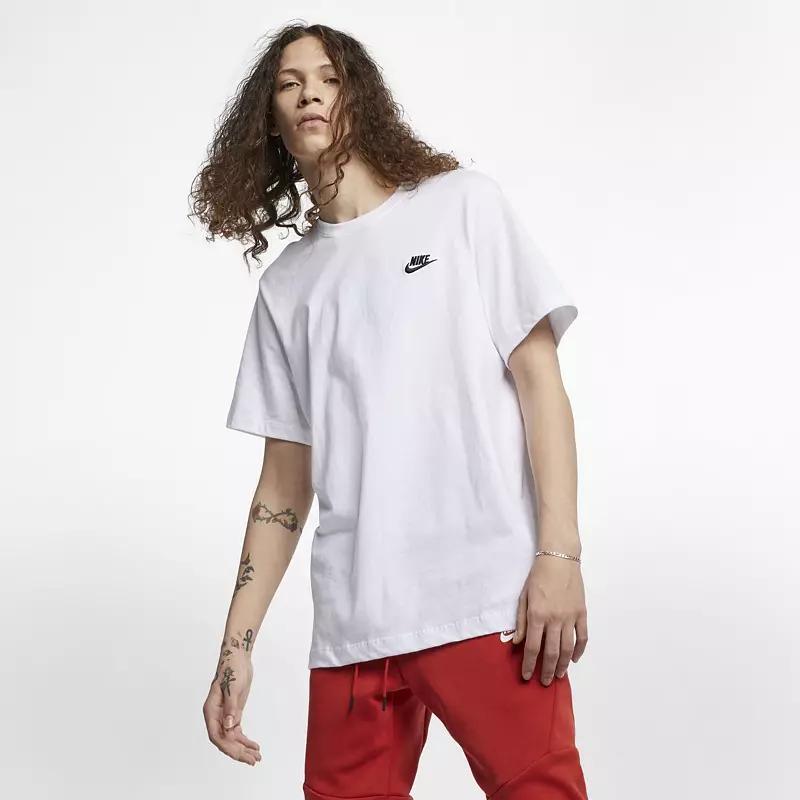 Nike Sportswear Club T-Shirt Product Image