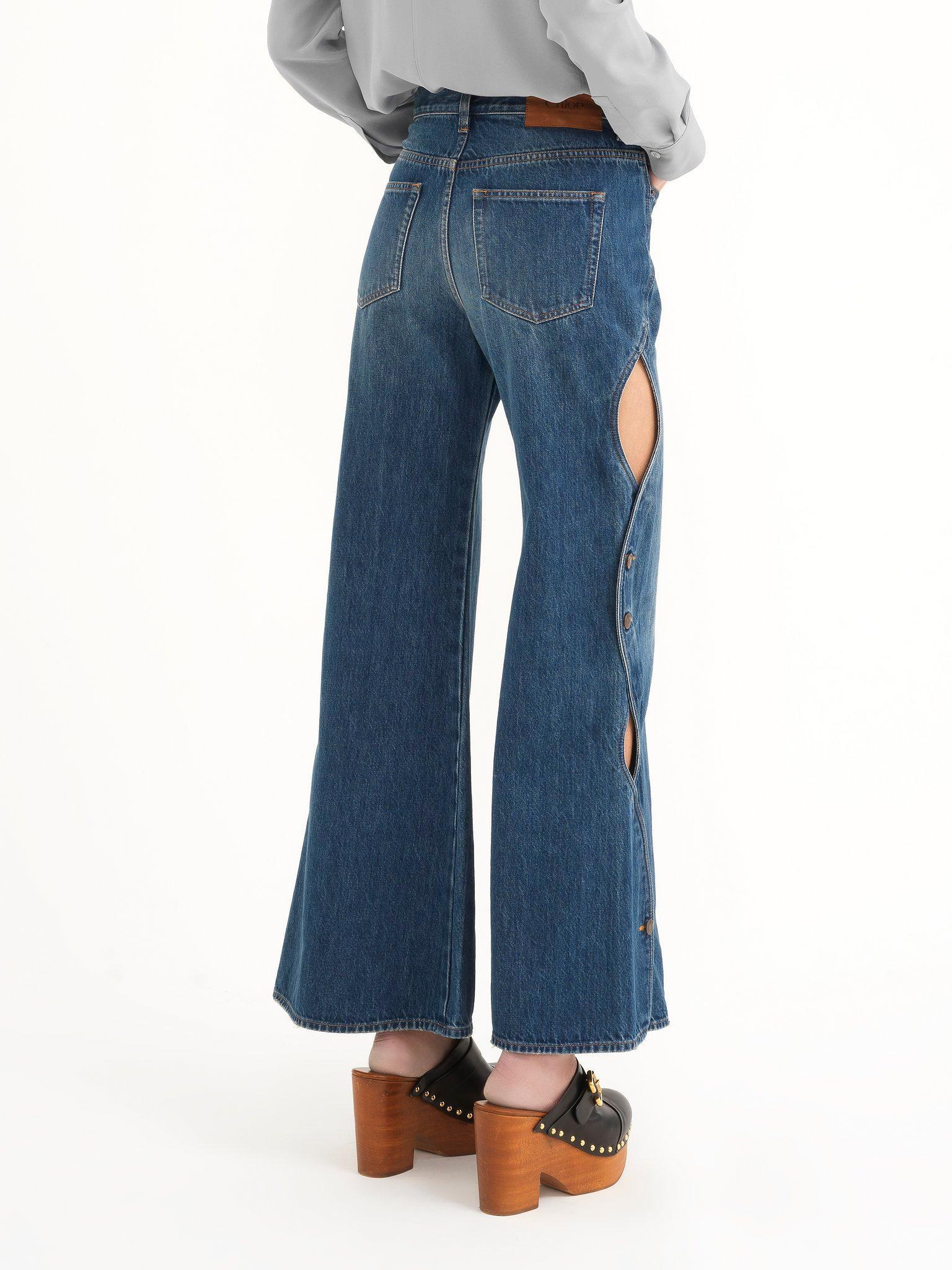 Cropped cut-out scallop jeans in denim Product Image